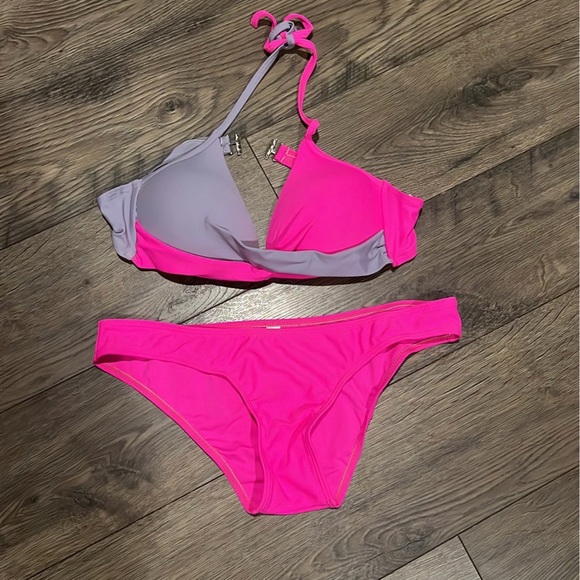 Bikini - Picture 1 of 1